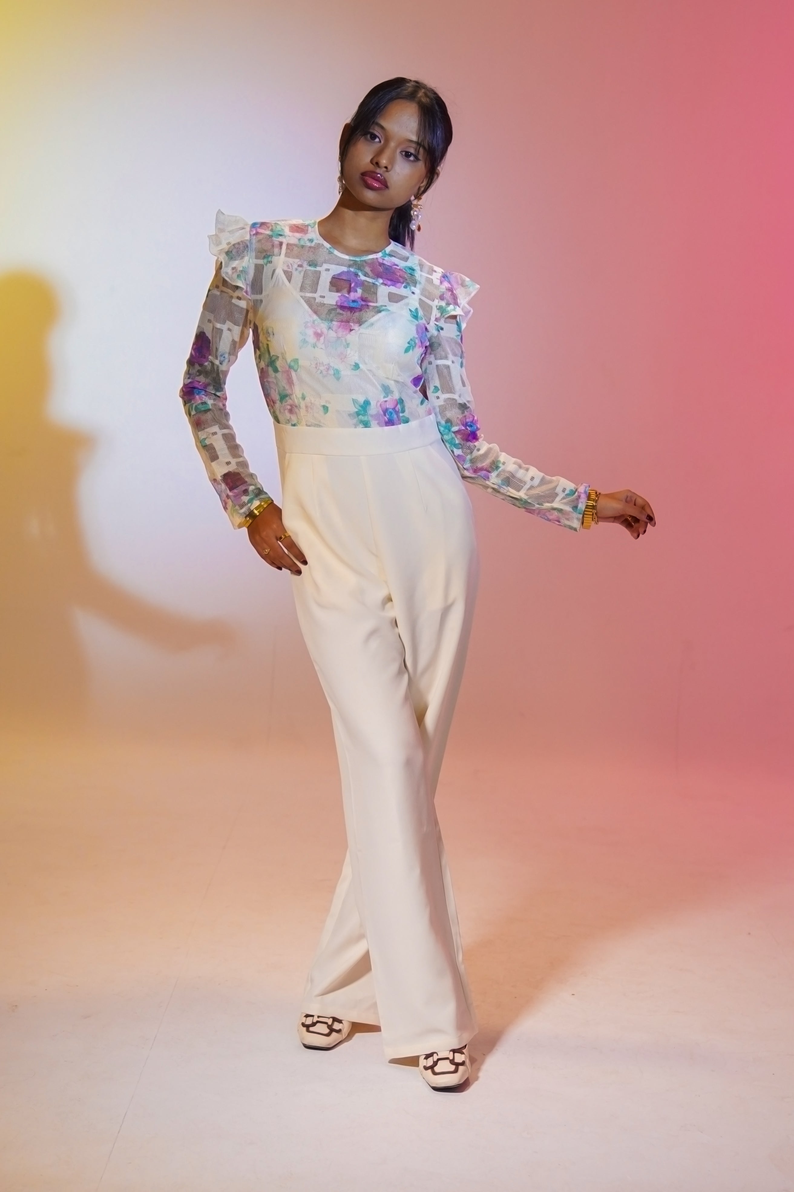 হান্না - রাফেল শোল্ডার সহ অফ হোয়াইট মেশ জাম্পস্যুট