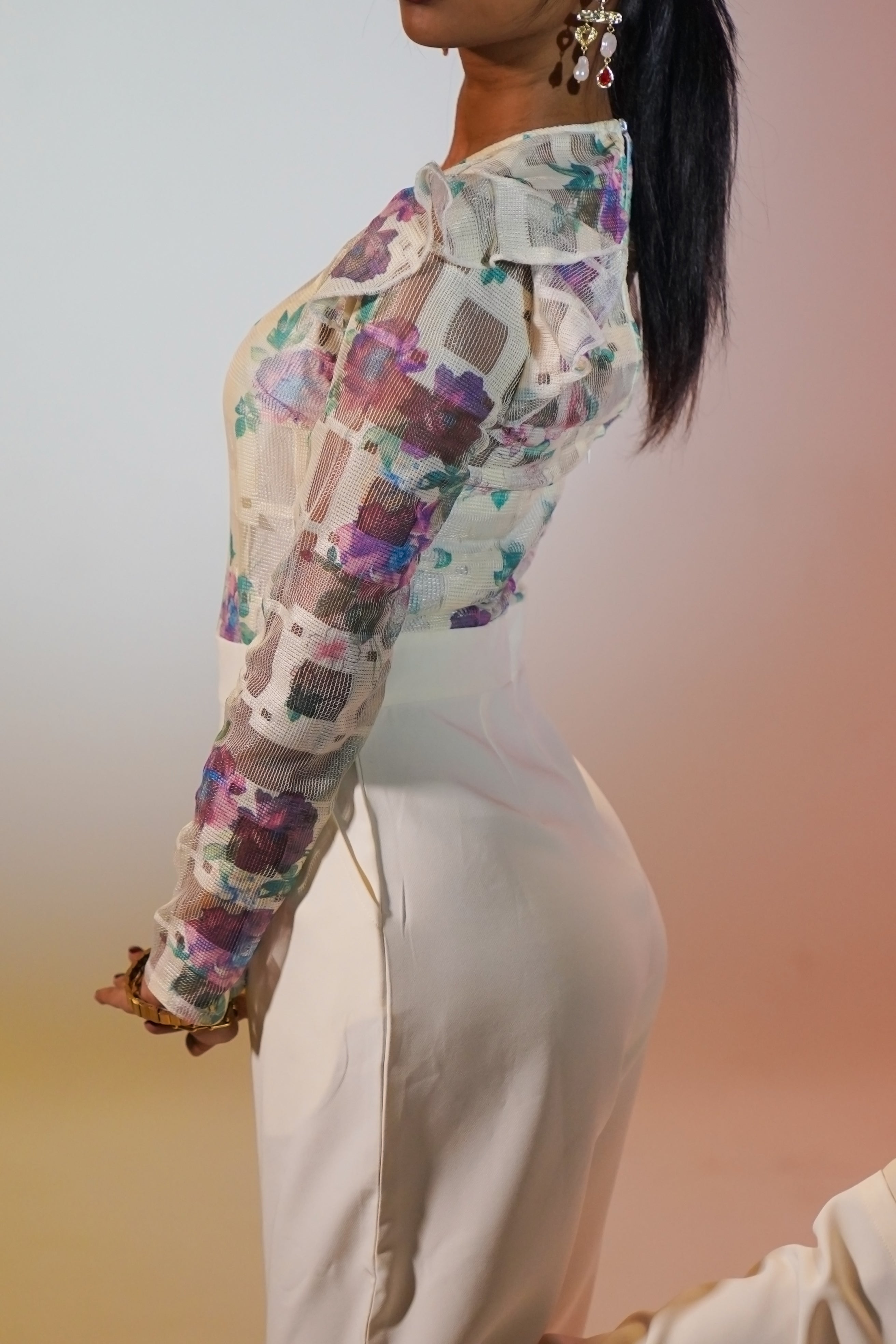 হান্না - রাফেল শোল্ডার সহ অফ হোয়াইট মেশ জাম্পস্যুট