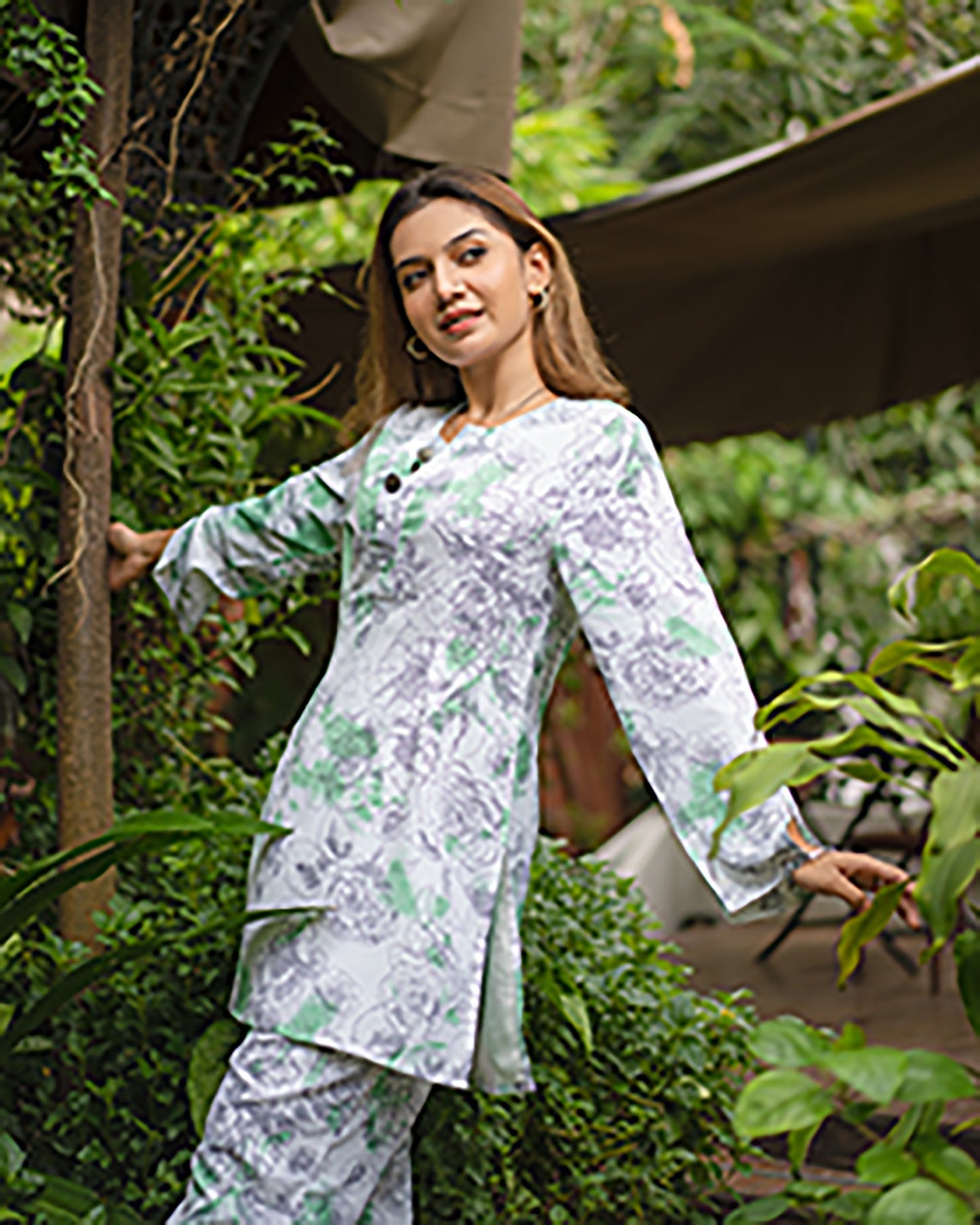 ASIAR 23' top- White & Green