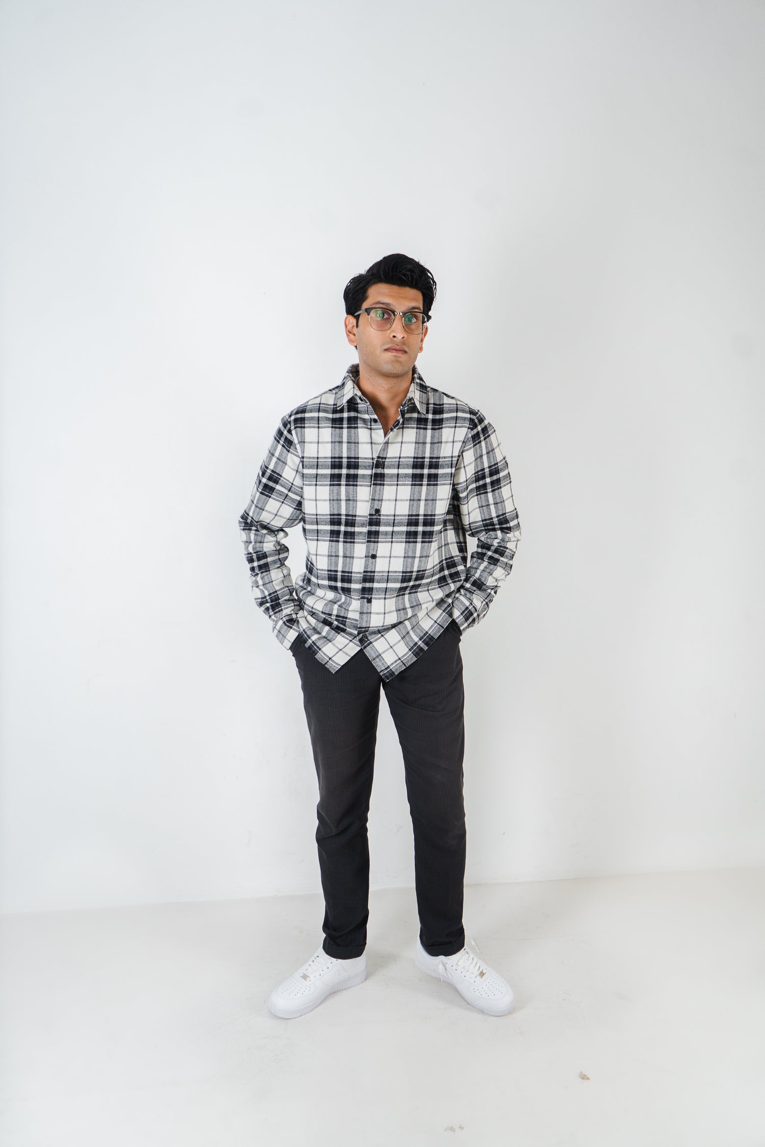 পুরুষদের জন্য ফ্লানেল শার্ট - কালো এবং সাদা