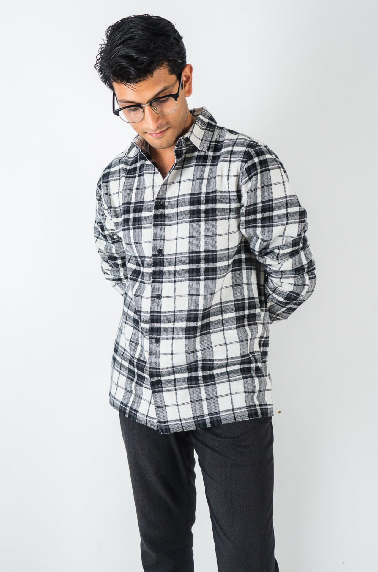 পুরুষদের জন্য ফ্লানেল শার্ট - কালো এবং সাদা