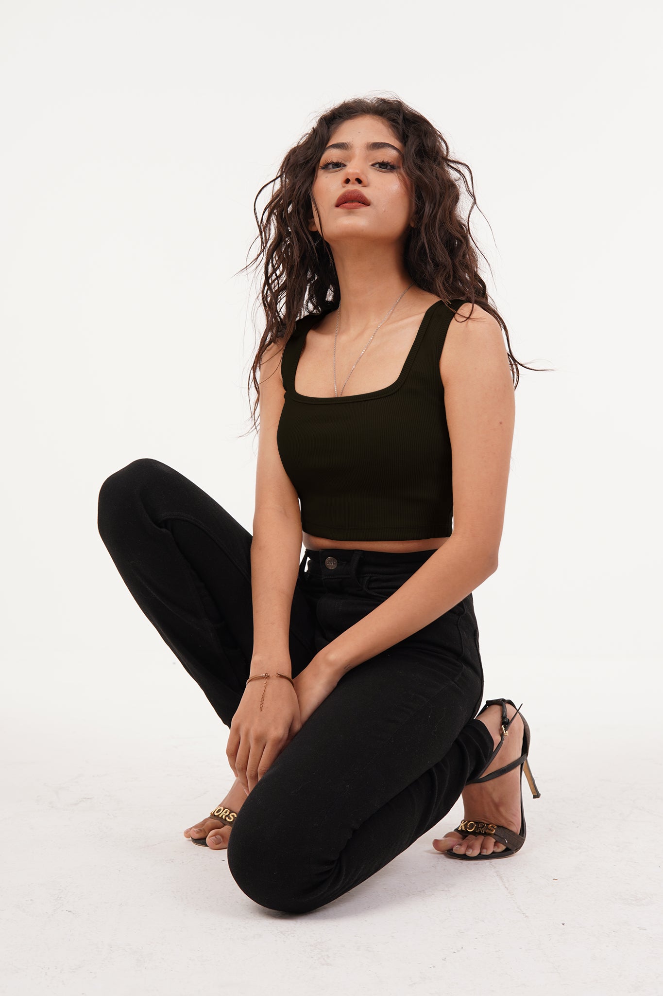 Charm - Cropped Tank Top - Black