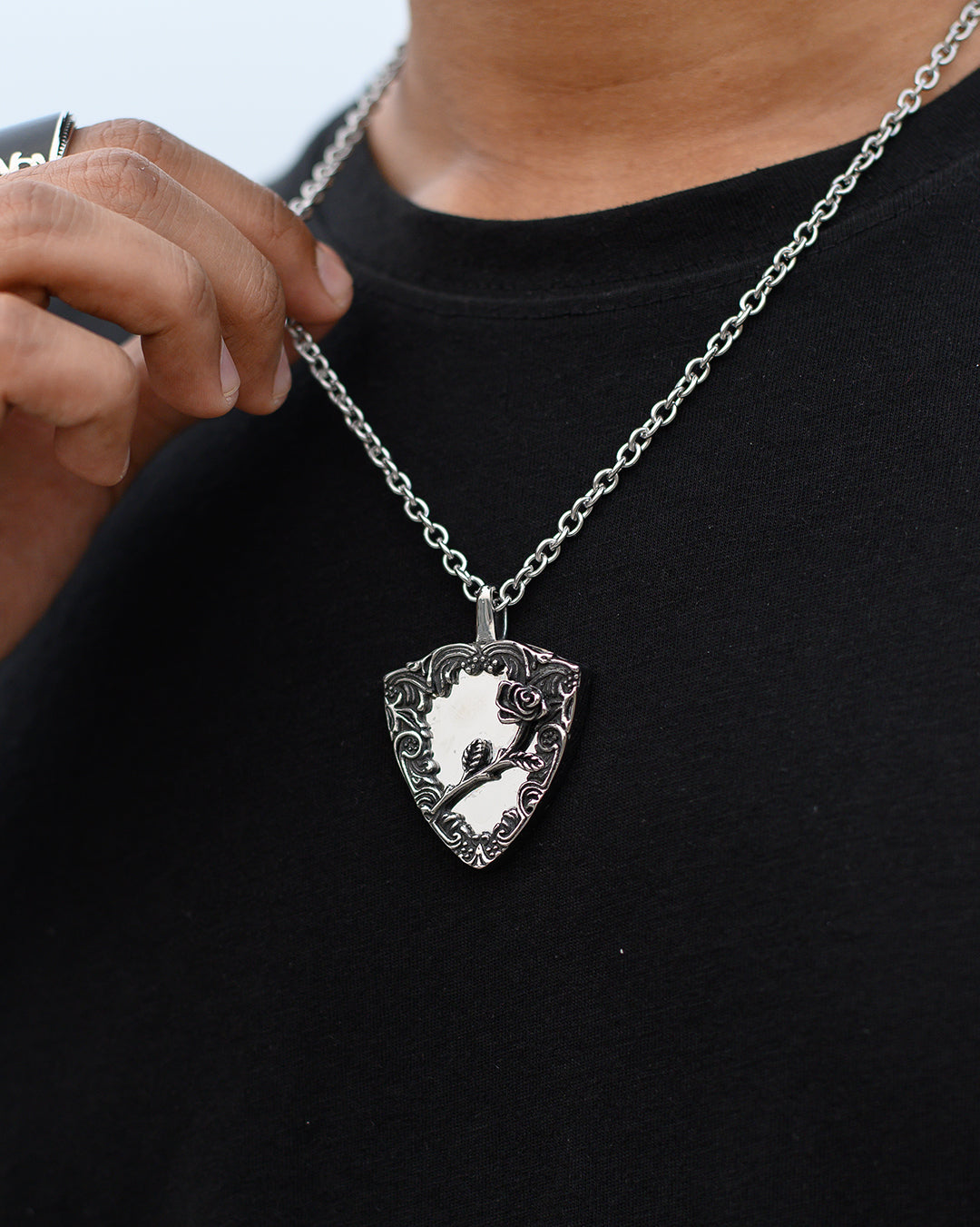 Rose Emblem Pendant Set