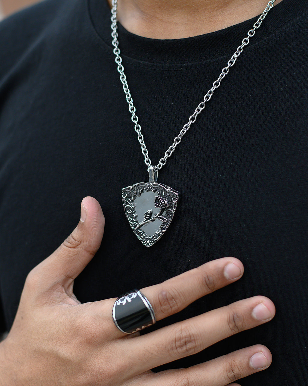 Rose Emblem Pendant Set