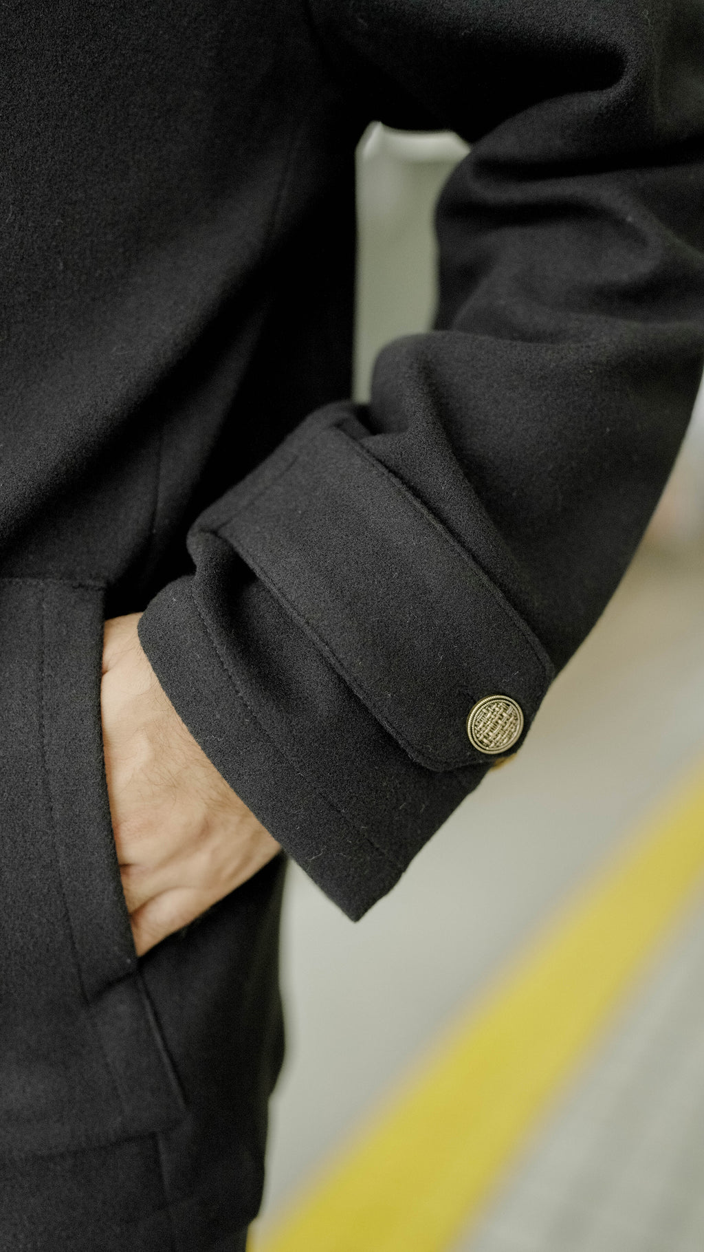 Kieran Coat Deluxe for Men - Noir  - Decorative Golden Buttons