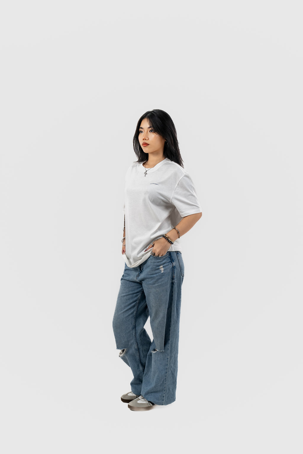 Water Repellent T-Shirt - 上質 Japanese Grade - Crew Neck - White Tee for Women