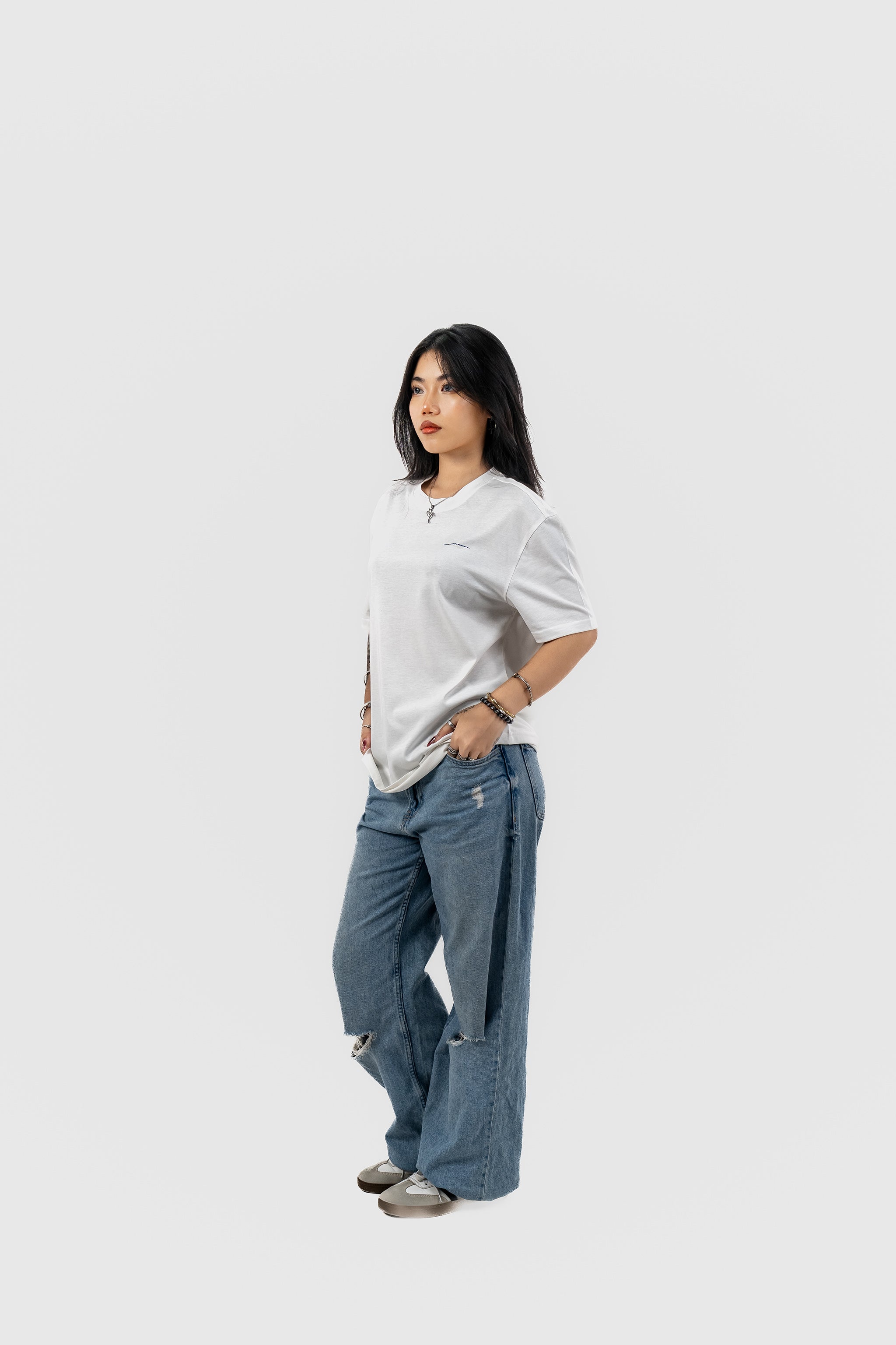 Water Repellent T-Shirt - 上質 Japanese Grade - Crew Neck - White Tee for Women