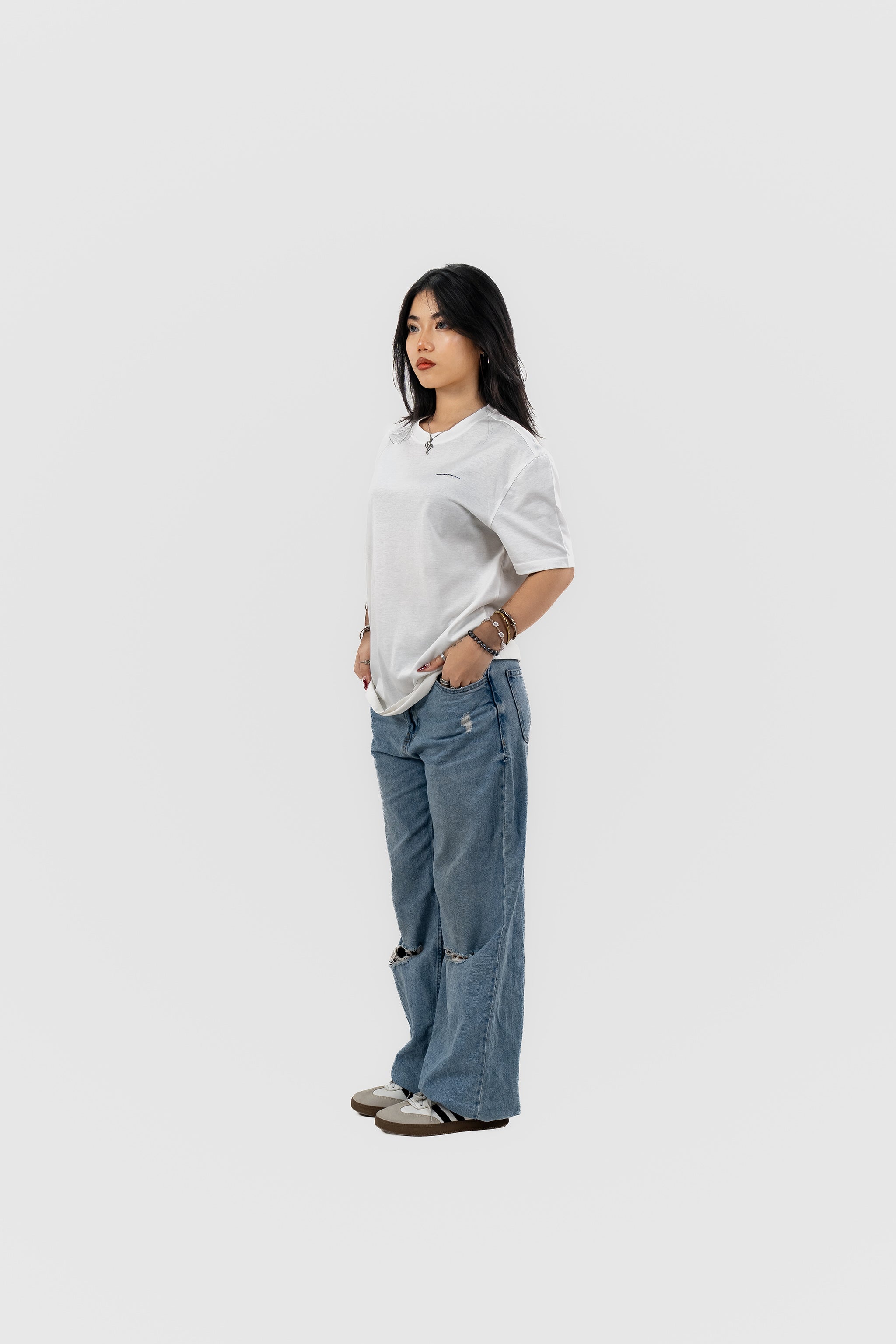 Water Repellent T-Shirt - 上質 Japanese Grade - Crew Neck - White Tee for Women