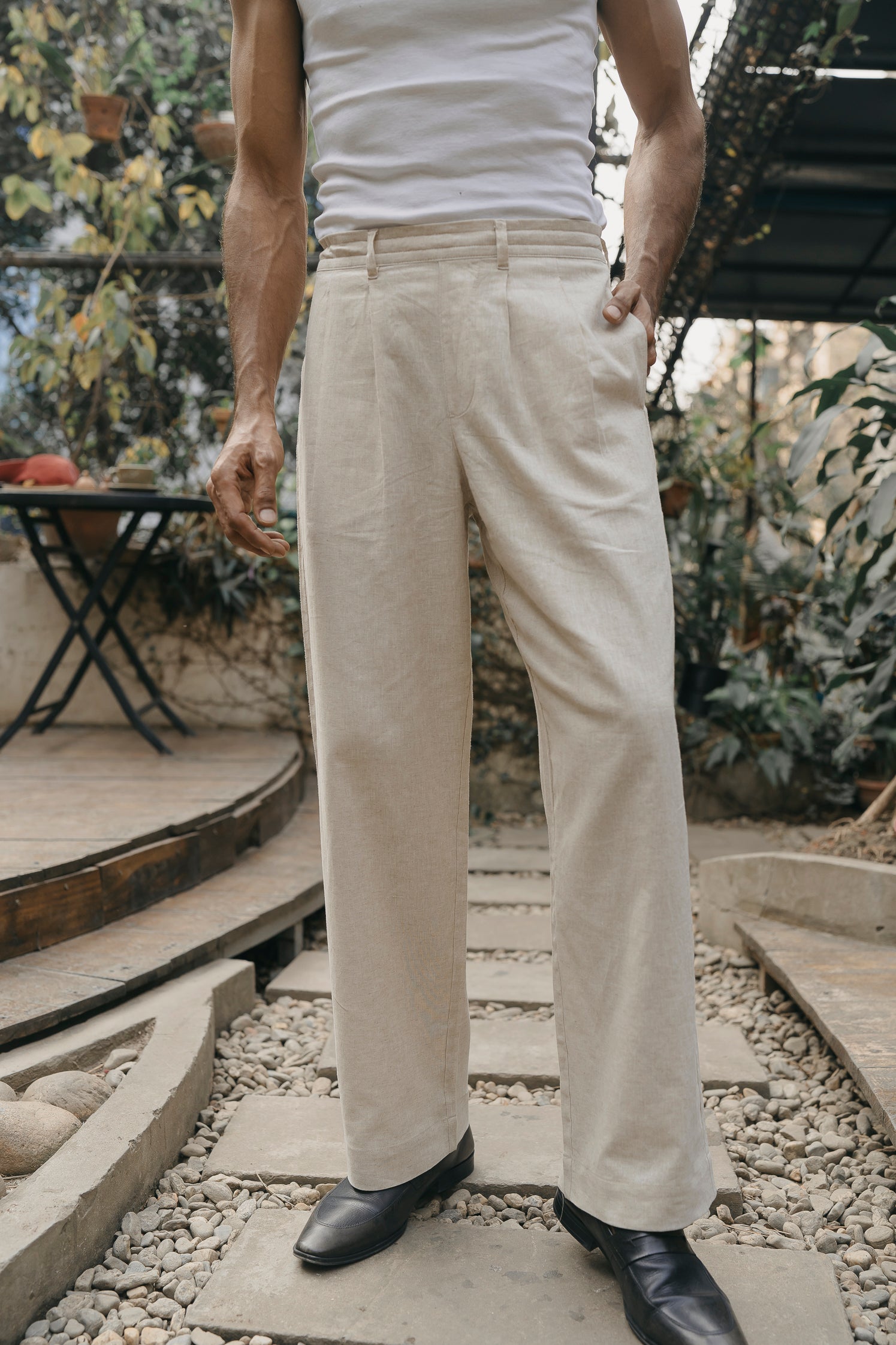 পুরুষদের জন্য প্লিটেড স্ট্রেইট লেগ প্যান্ট - কালো - লুজ ফিট 