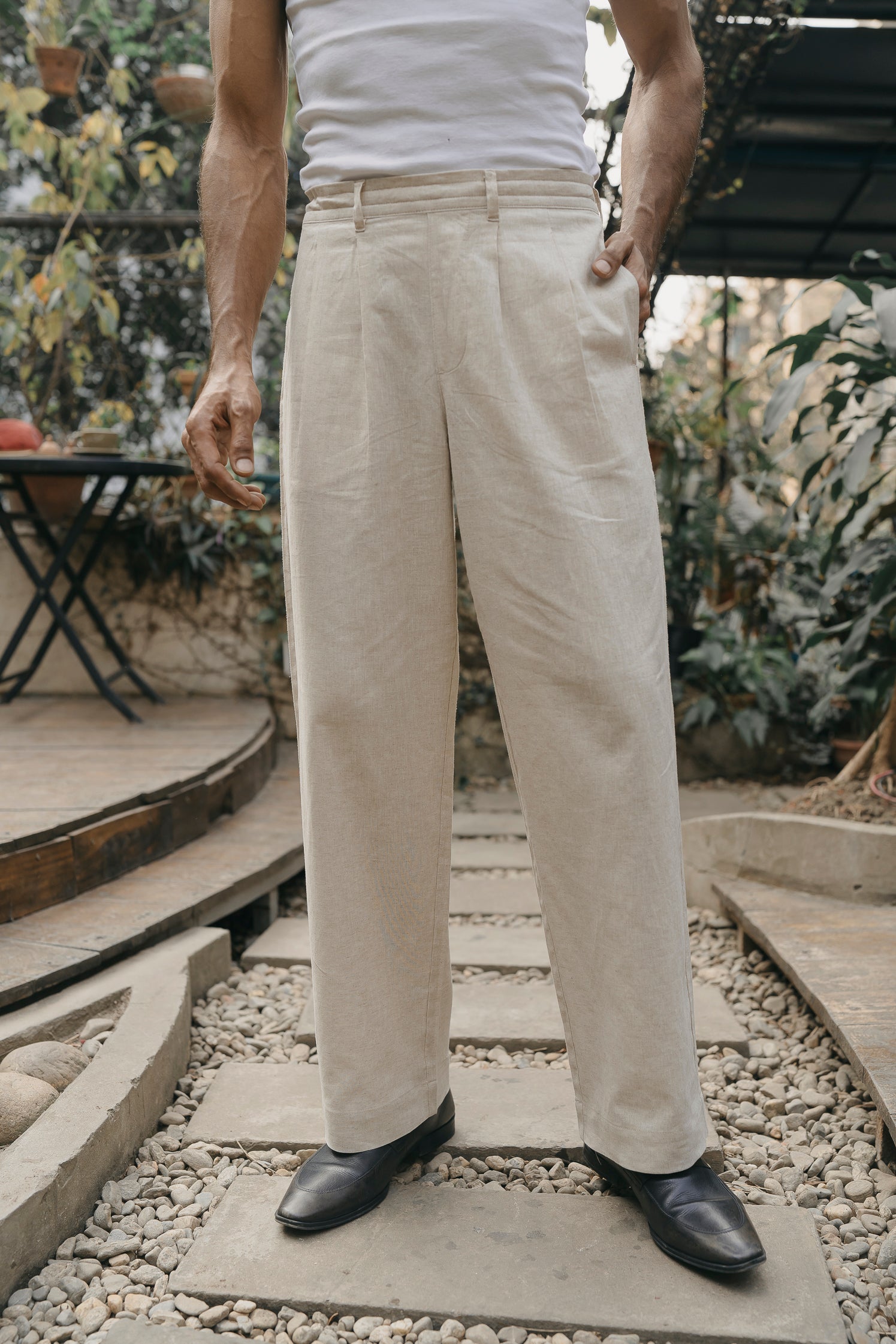 পুরুষদের জন্য প্লিটেড স্ট্রেইট লেগ প্যান্ট - কালো - লুজ ফিট 