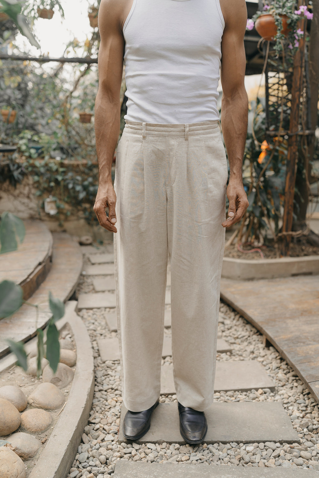 পুরুষদের জন্য প্লিটেড স্ট্রেইট লেগ প্যান্ট - কালো - লুজ ফিট 