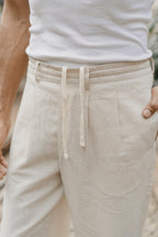 পুরুষদের জন্য প্লিটেড স্ট্রেইট লেগ প্যান্ট - কালো - লুজ ফিট 