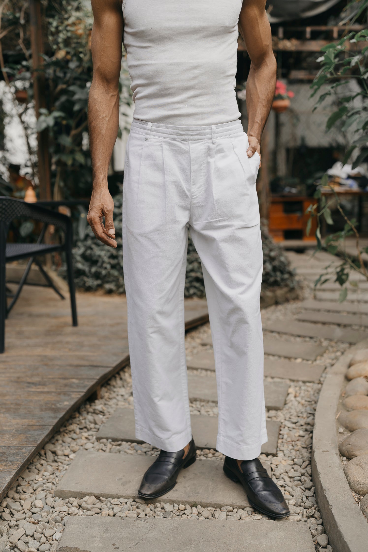 পুরুষদের জন্য প্লিটেড স্ট্রেইট লেগ প্যান্ট - কালো - লুজ ফিট 