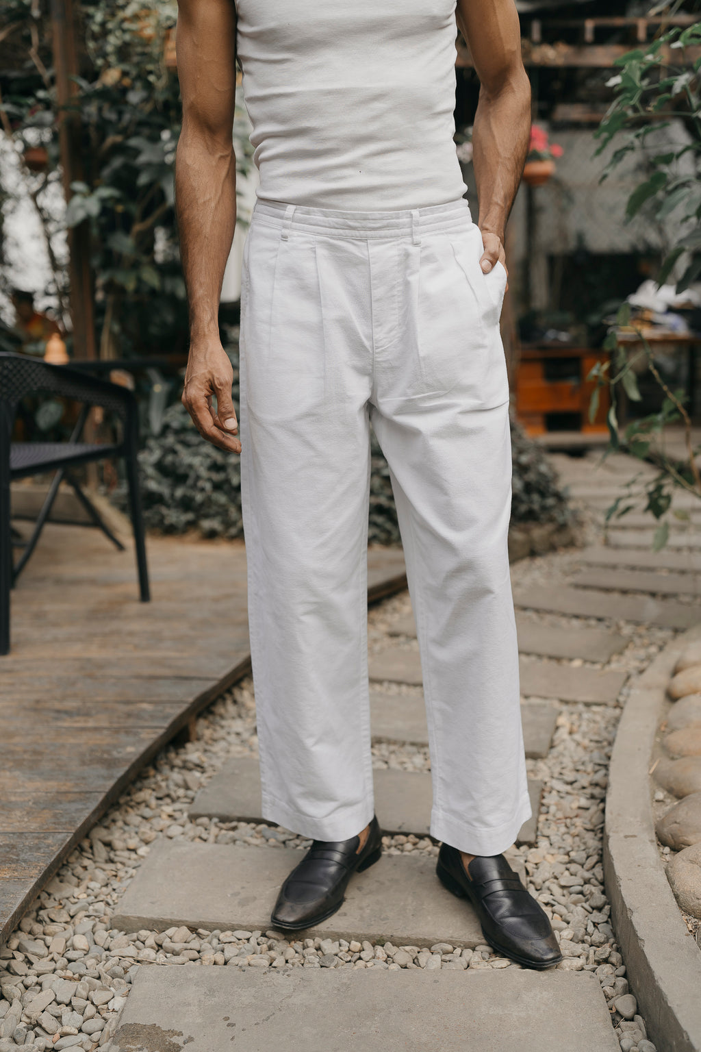 পুরুষদের জন্য প্লিটেড স্ট্রেইট লেগ প্যান্ট - কালো - লুজ ফিট 