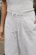 পুরুষদের জন্য প্লিটেড স্ট্রেইট লেগ প্যান্ট - কালো - লুজ ফিট 