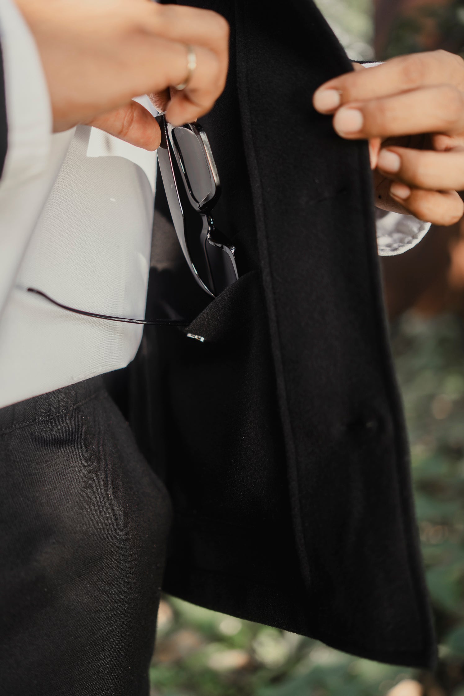 Kieran Coat Deluxe for Men - Noir  - Decorative Golden Buttons