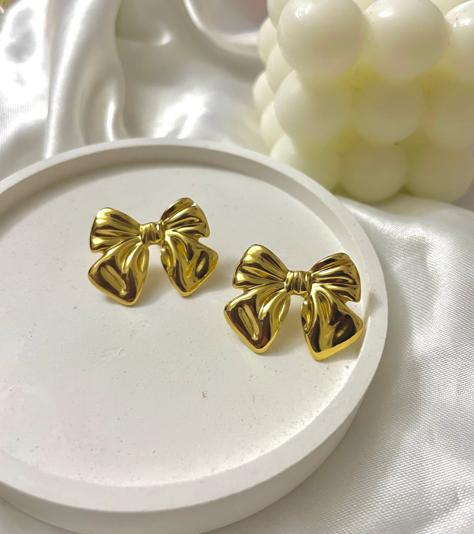 Bow Stud