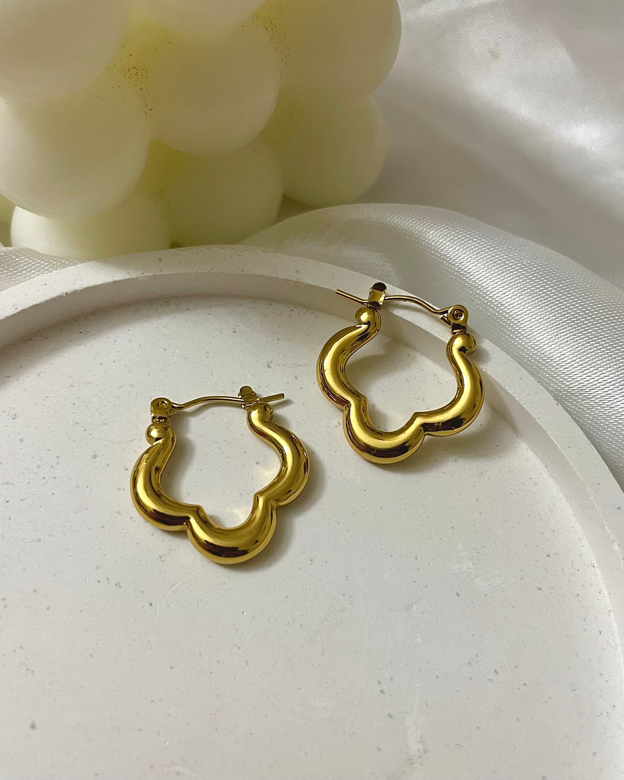 Curvy Hoop