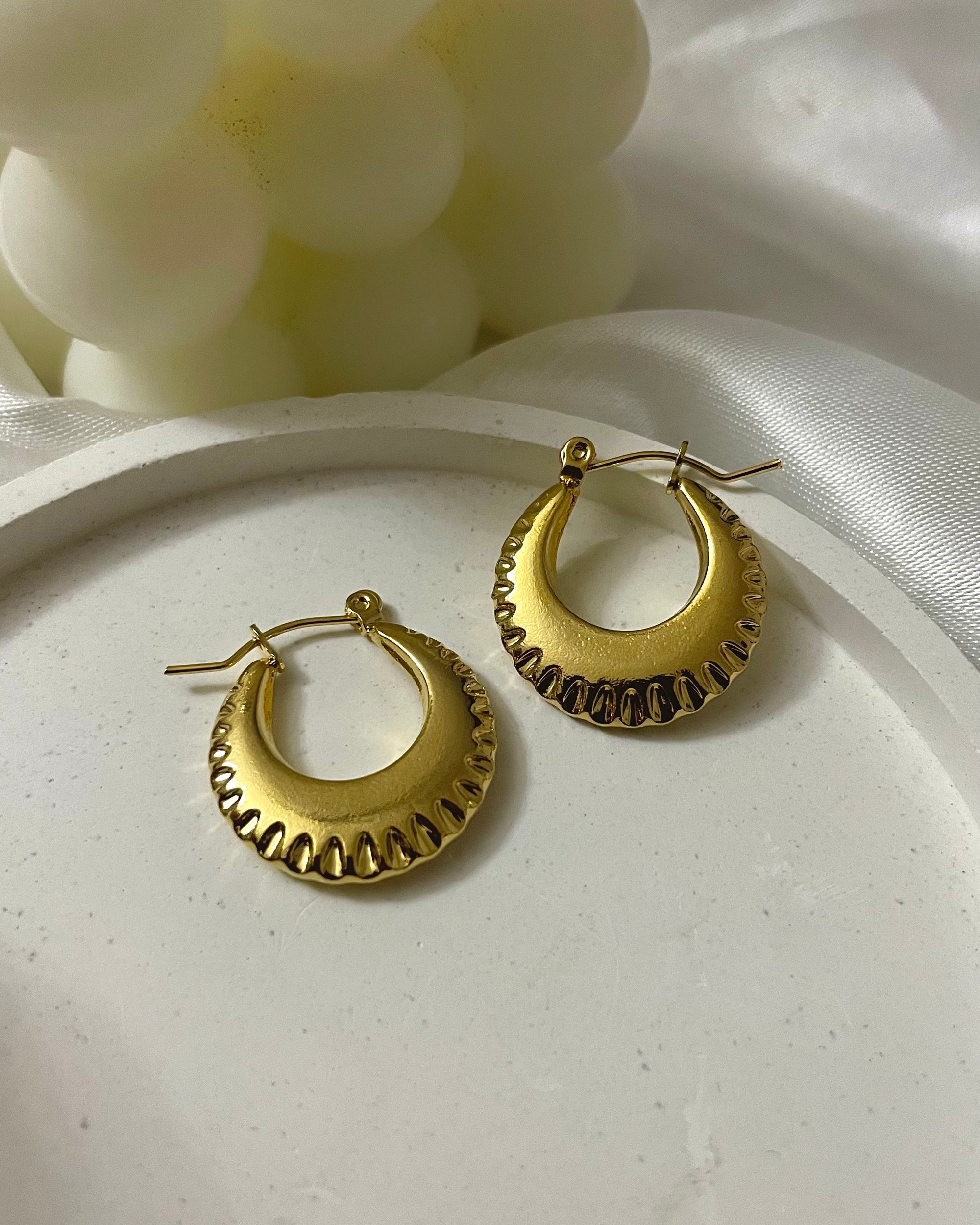 Round Textured Hoop