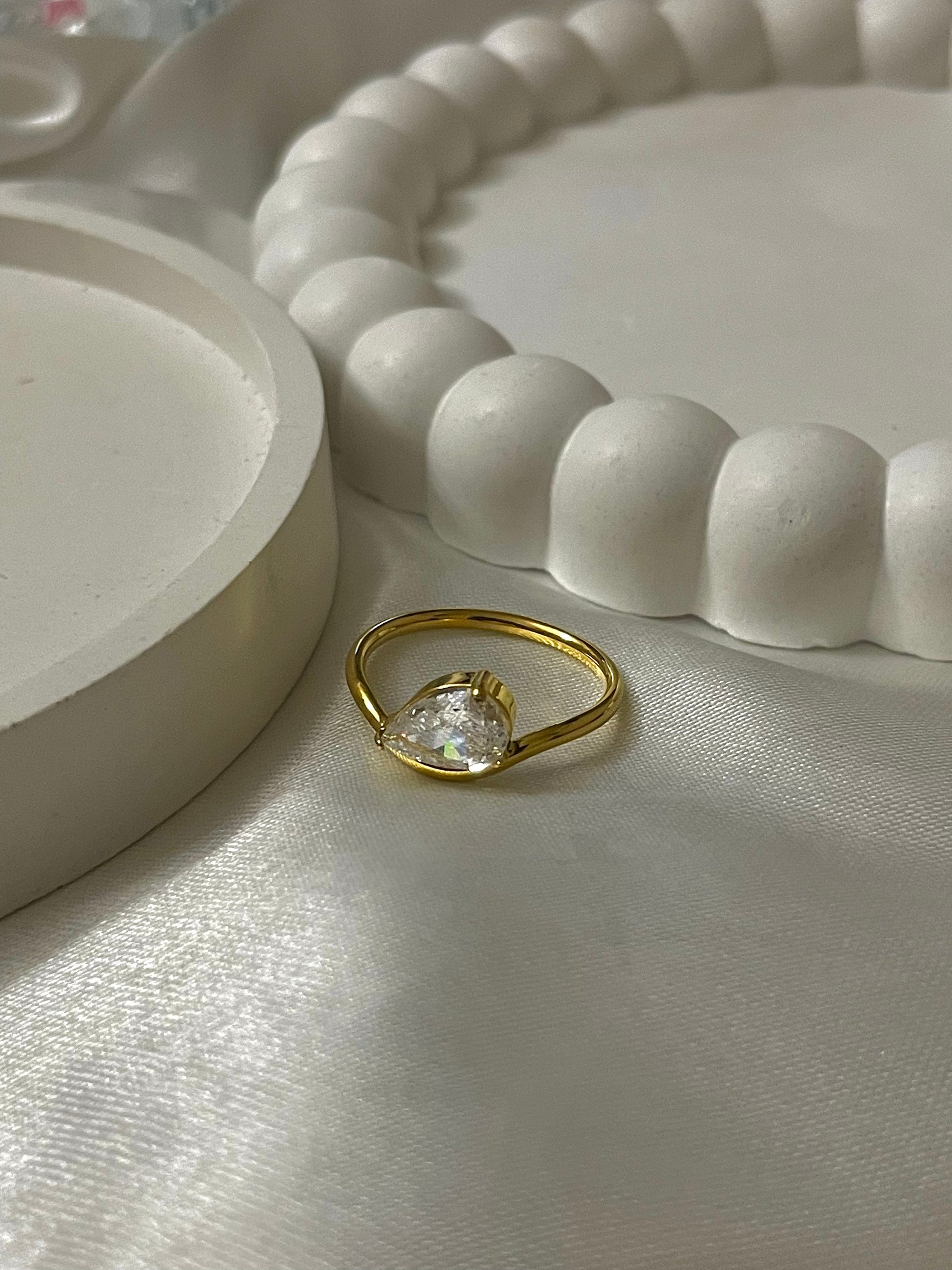 Dainty Water Drop Zirconia Ring