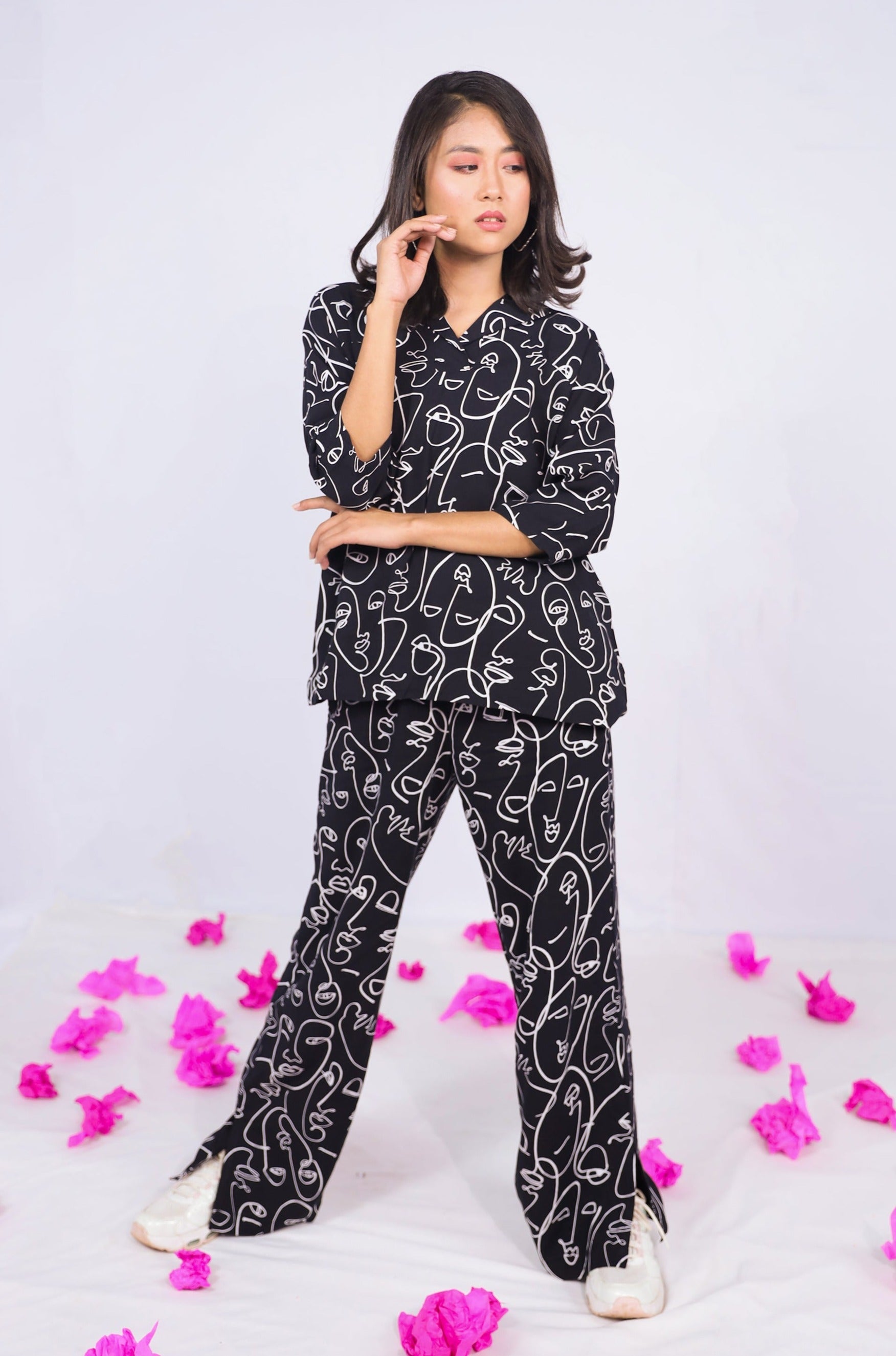 Linear Arts - Side Slit Flared Pants - Black