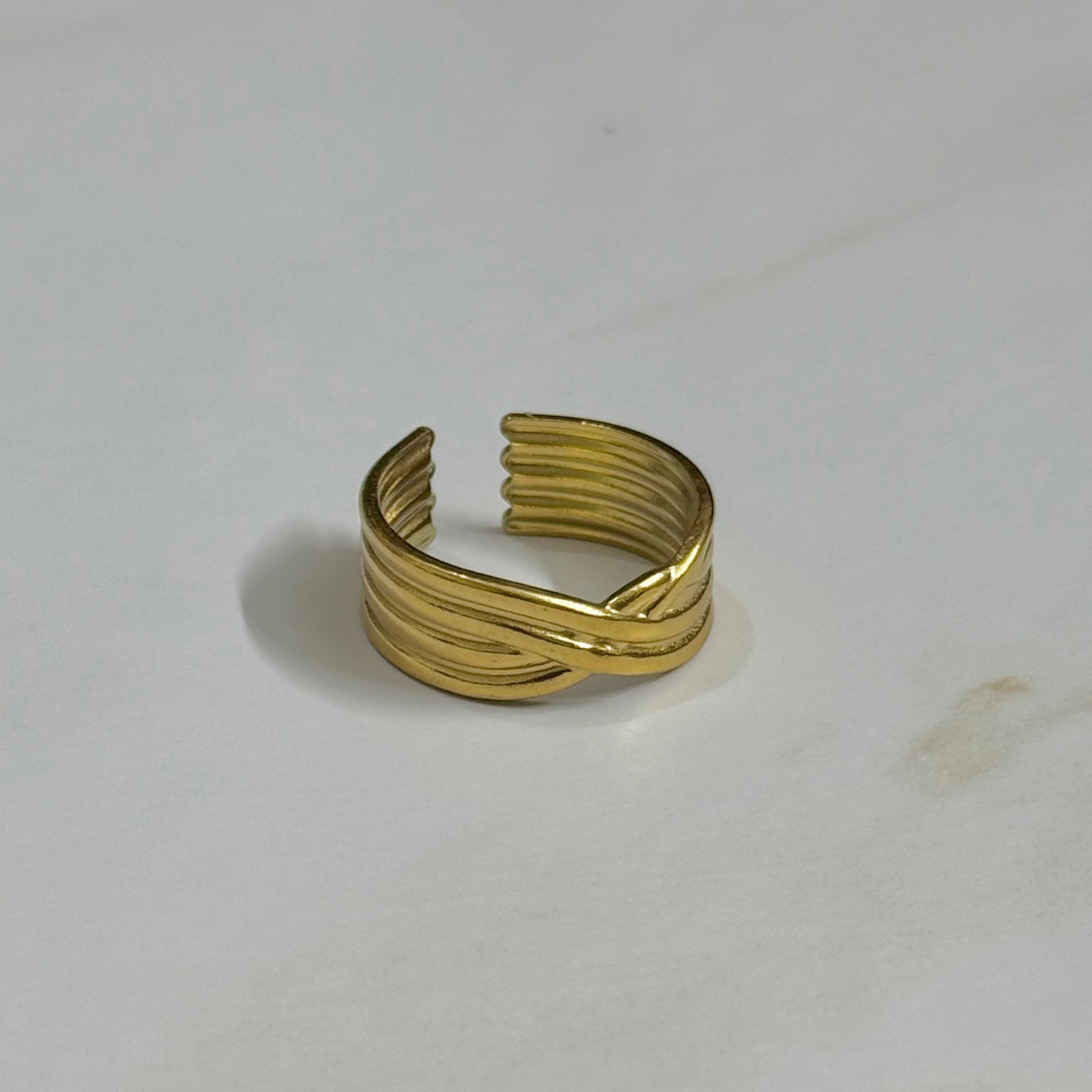 Criss-cross Ring