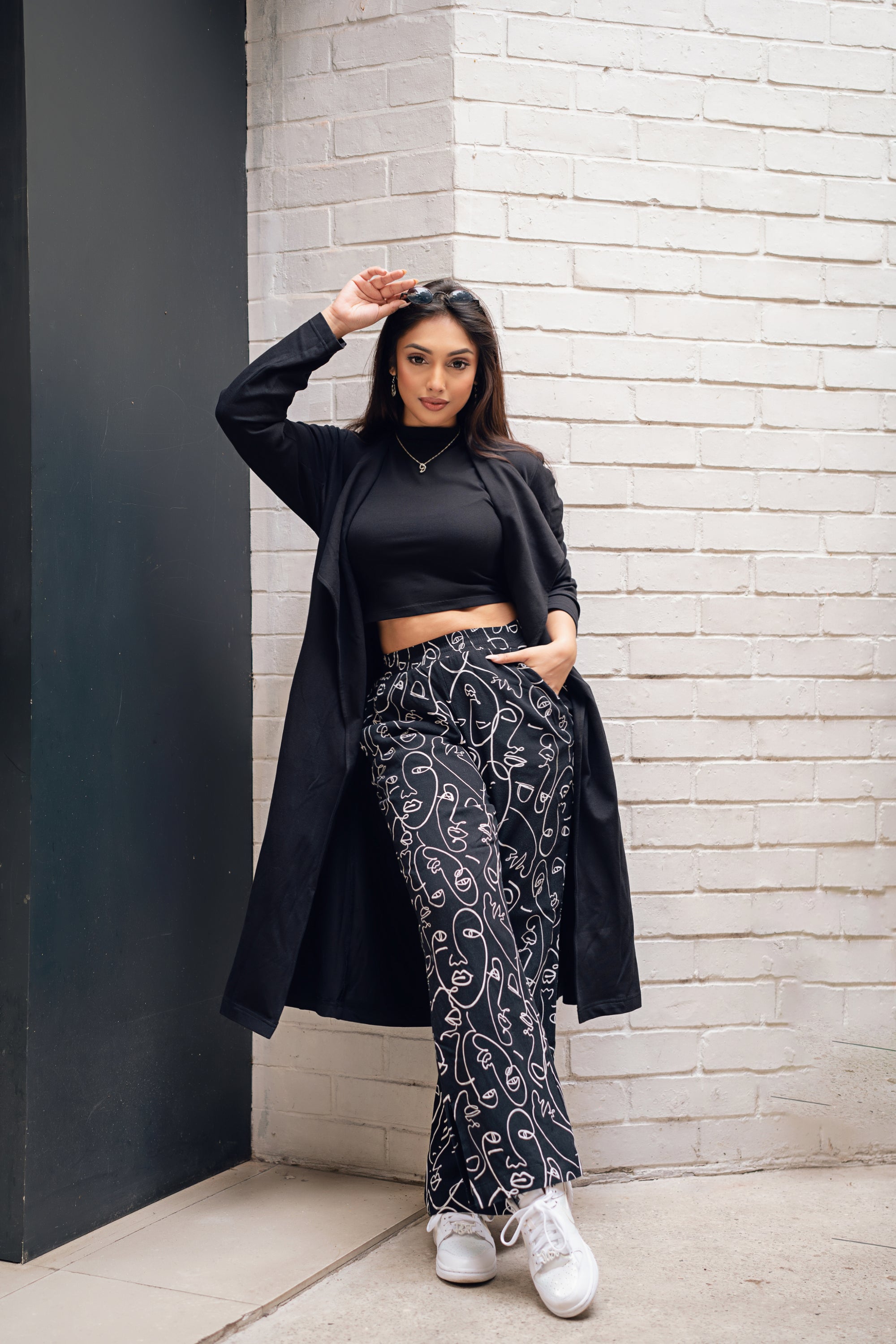 Linear Arts - Side Slit Flared Pants - Black