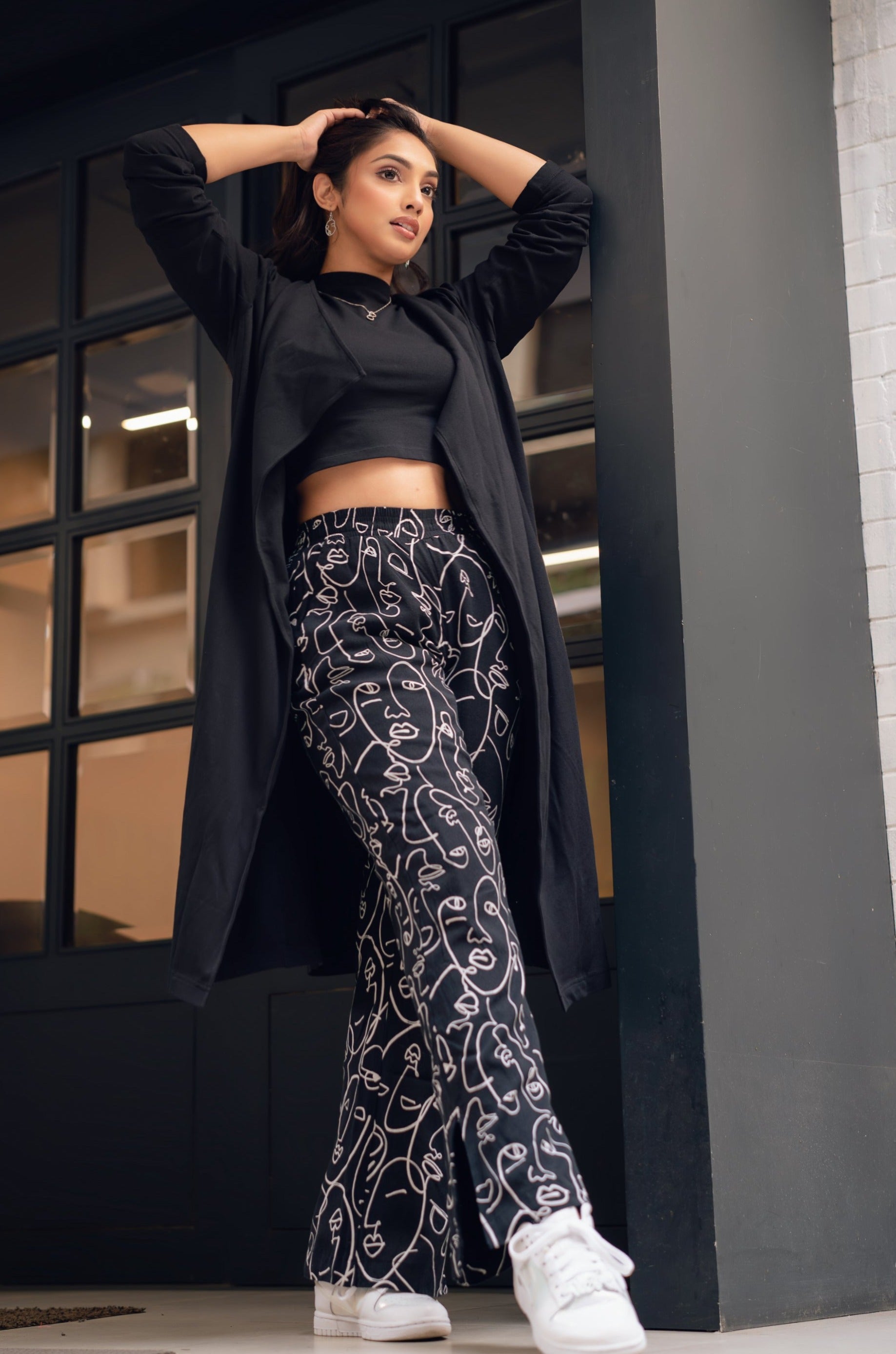 Linear Arts - Side Slit Flared Pants - Black