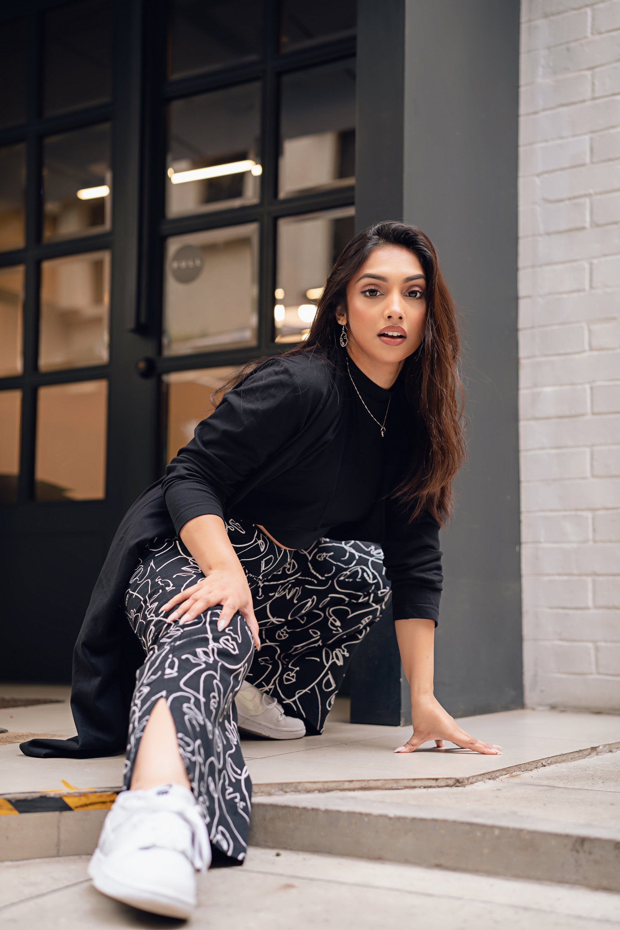 Linear Arts - Side Slit Flared Pants - Black