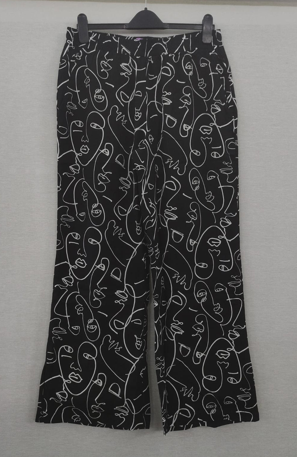 Linear Arts - Side Slit Flared Pants - Black