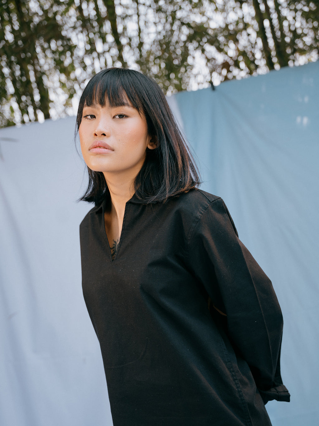 The Amalfi Shirt - Linen Effect V-Placket - Black - Unisex