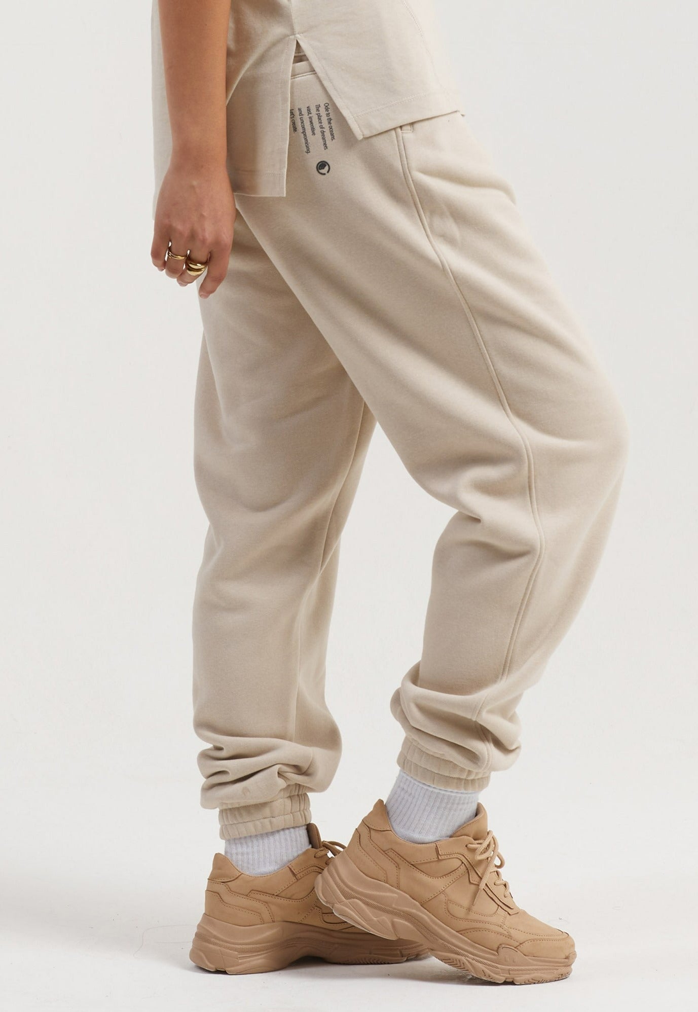 পুরুষদের জন্য ক্যাকটাস ব্যাগি সোয়েটপ্যান্ট - স্টোন 